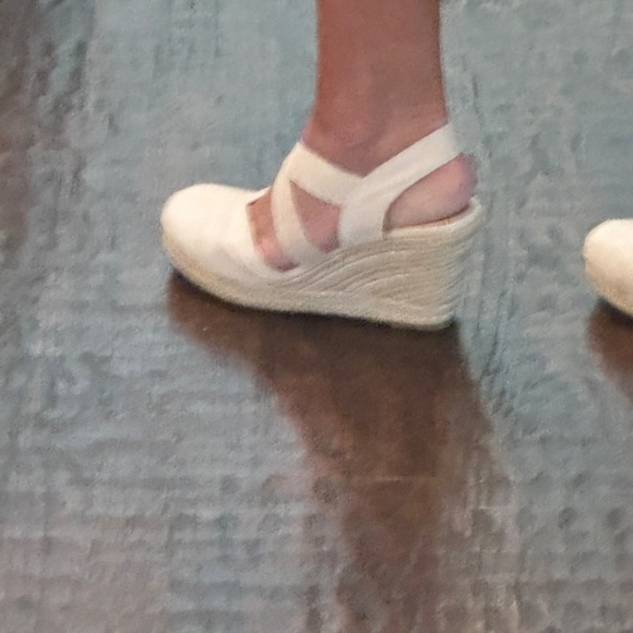 Coutgo Cream Wedge Shoe-Size 9.5 - Picture 3 of 8